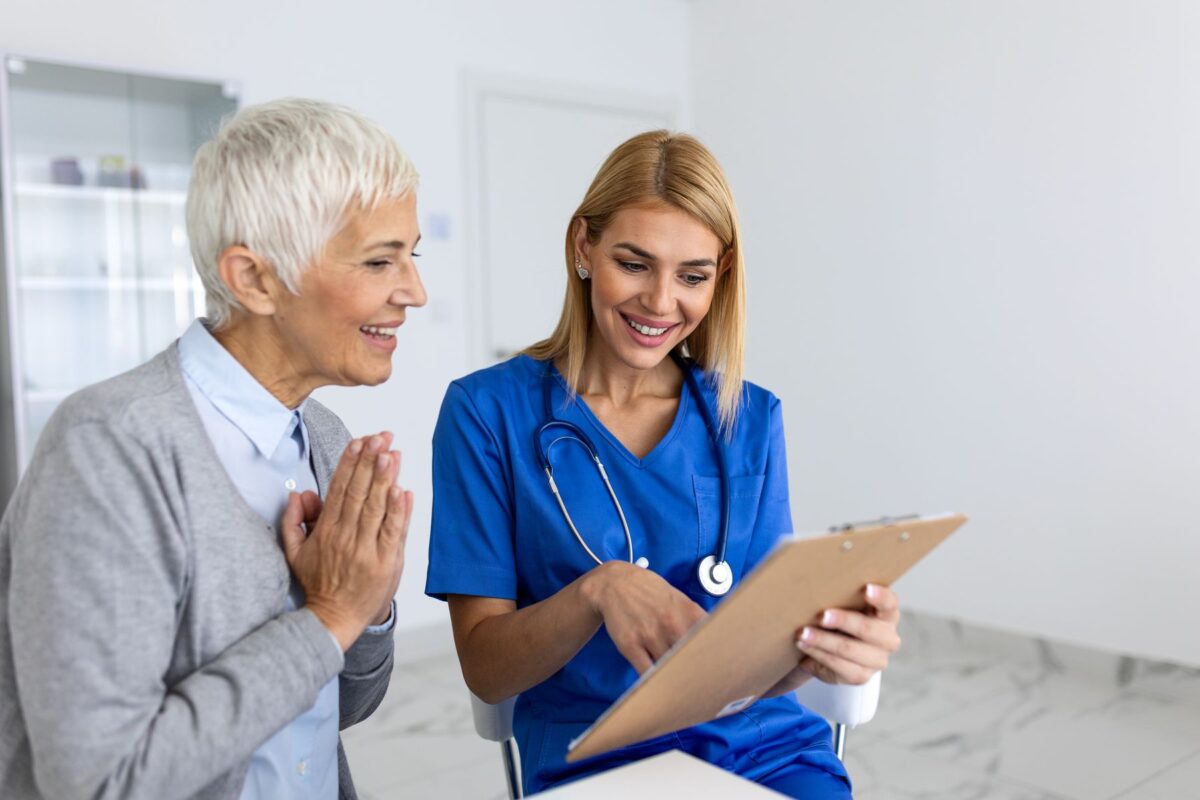 Alzheimer : il peut prolonger le maintien à domicile… mais ce spécialiste reste encore peu sollicité