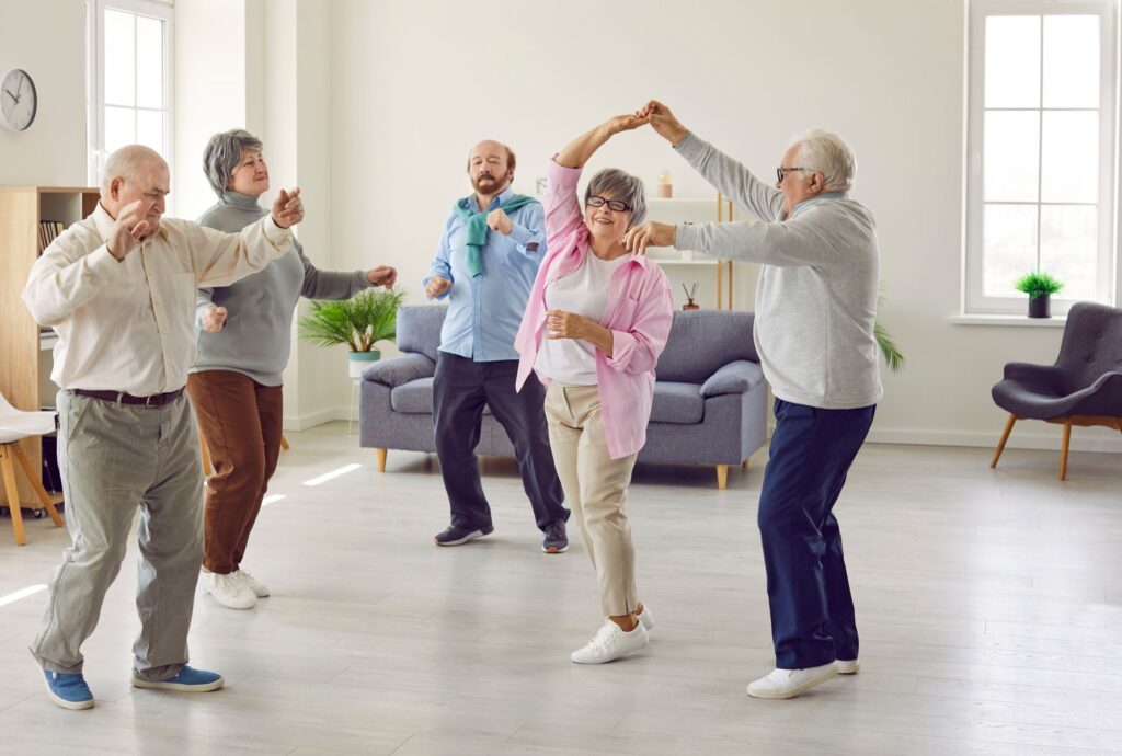 Seniors dans une animation pensée pour les seniors, pas de sélection par la performance, ni d'exclusion par la difficulté