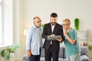 APA et patrimoine : peut-on être propriétaire et toucher l’aide ?