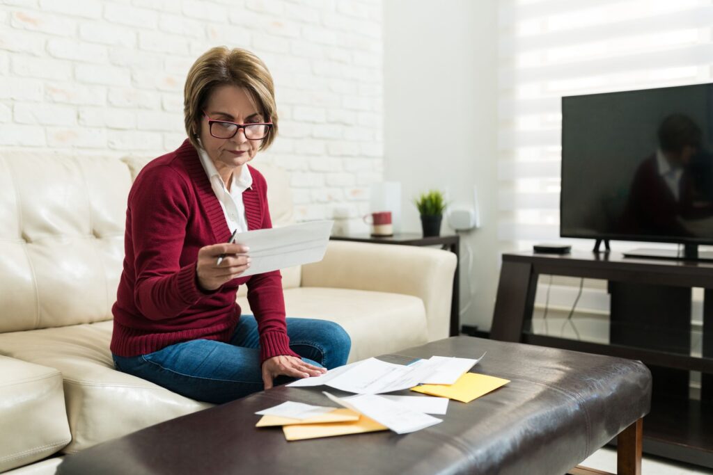 collecte de preuves d'un abus de faiblesse sur un senior pour déposer plainte