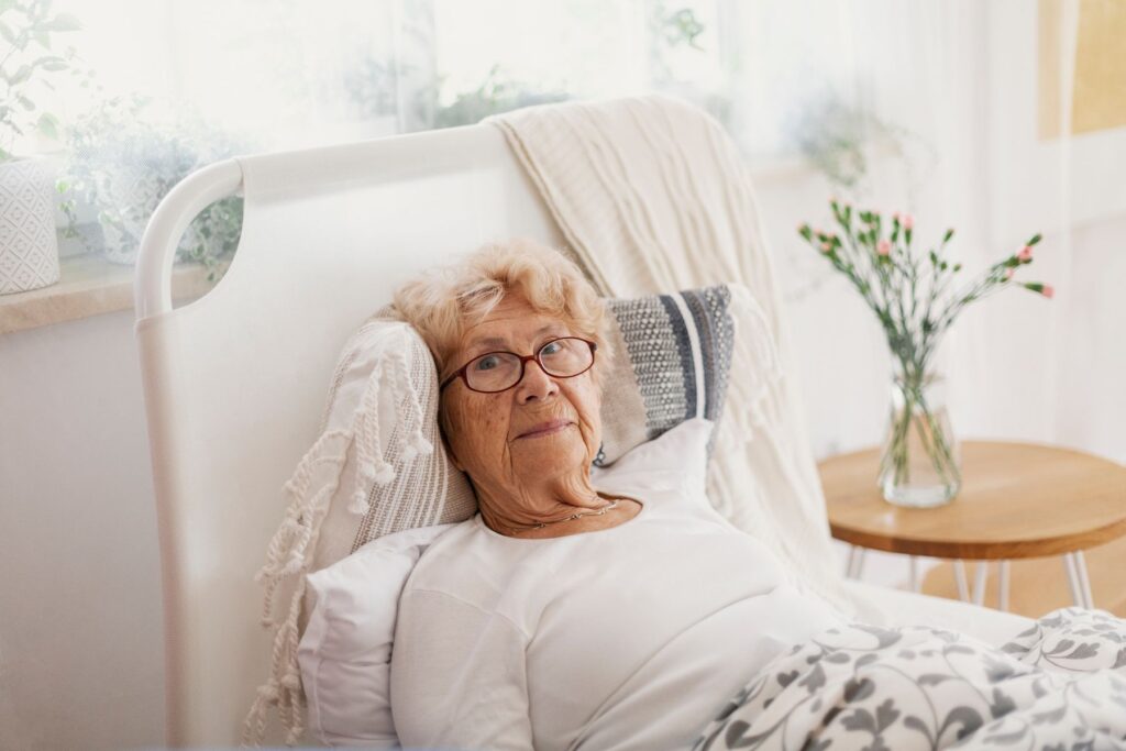 Senior à l'hôpital pour cause de dénutrition