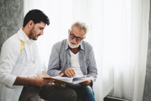 Plus de 80 ans : cette consultation longue remboursée à 100 % que beaucoup de familles ne connaissent pas encore