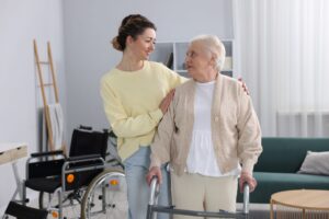 Alzheimer : à quel stade envisager du répit pour les aidants et quelles solutions choisir ?