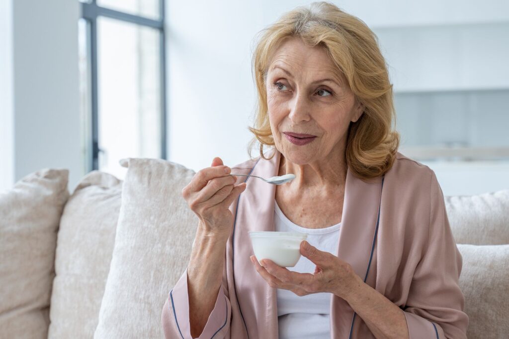 senior qui est dénutri à cause de ses troubles de mémoire