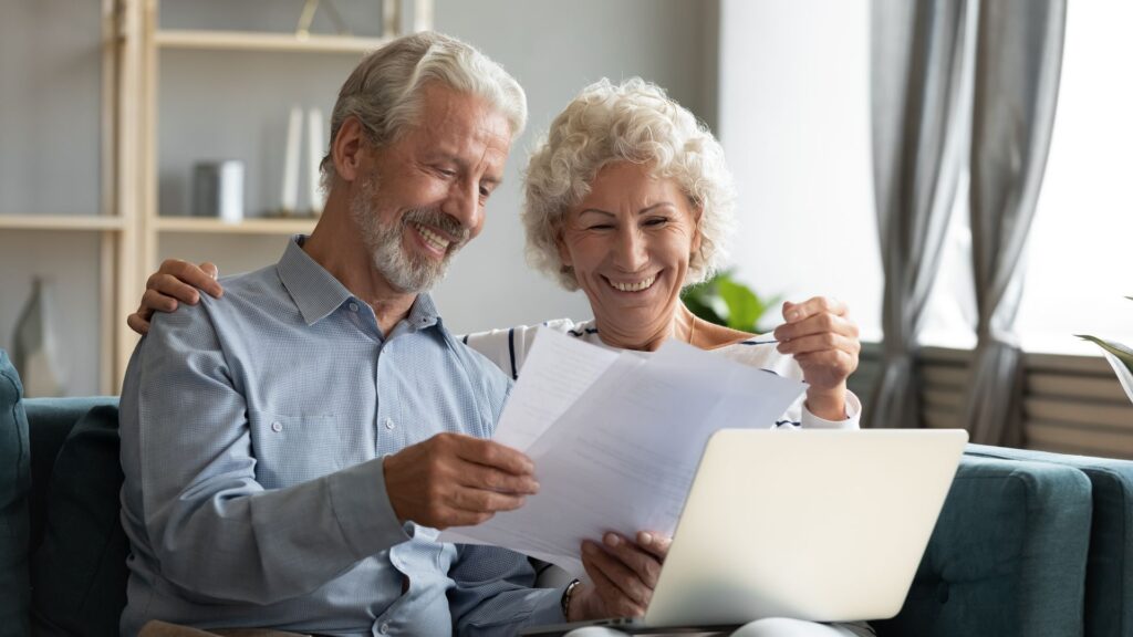 Seniors qui cumulent les aides pour financer l'EHPAD