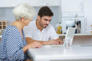 Dossier EHPAD en mai 2026 : les 3 pièces qui bloquent 80 % des familles