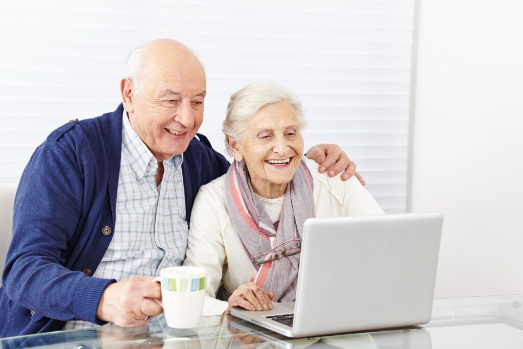 Seniors qui utilisent le comparateur de la CNSA