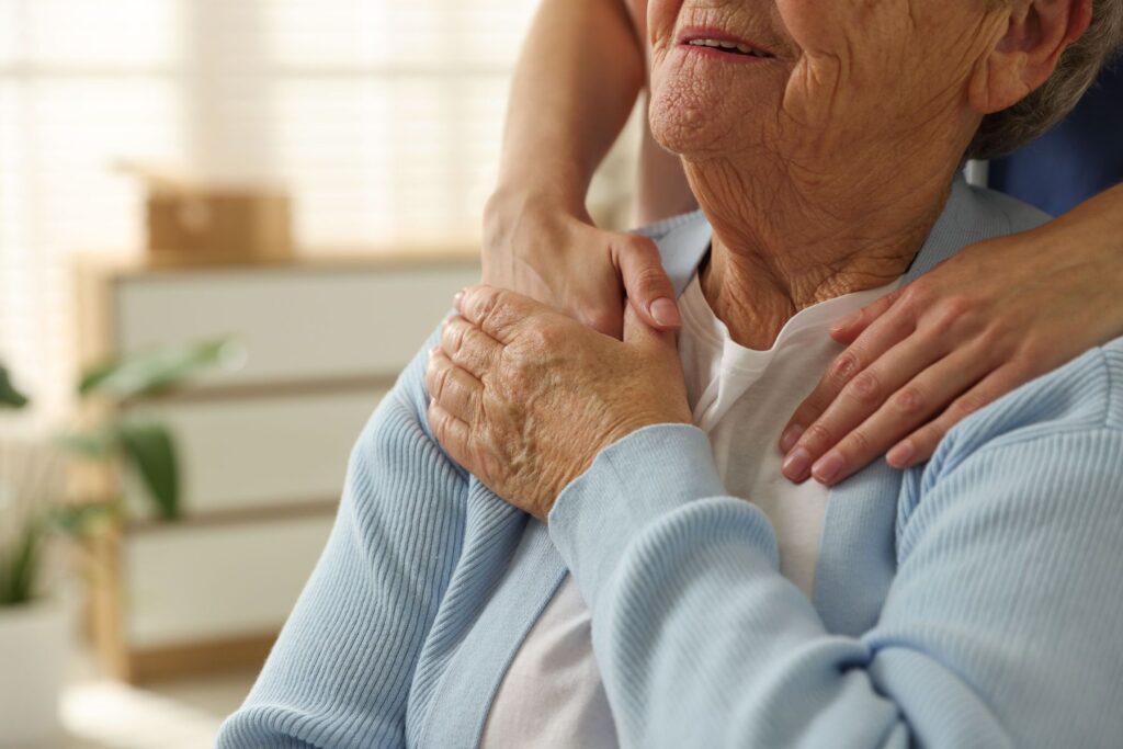 senior en résidence services devenu trop dépendante pour y rester