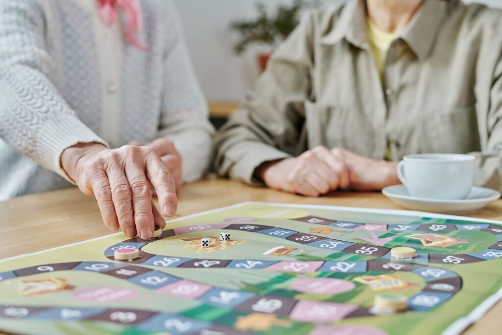 jeux de mémoire pour stimuler les capacités cognitives des résidents d'ehpad