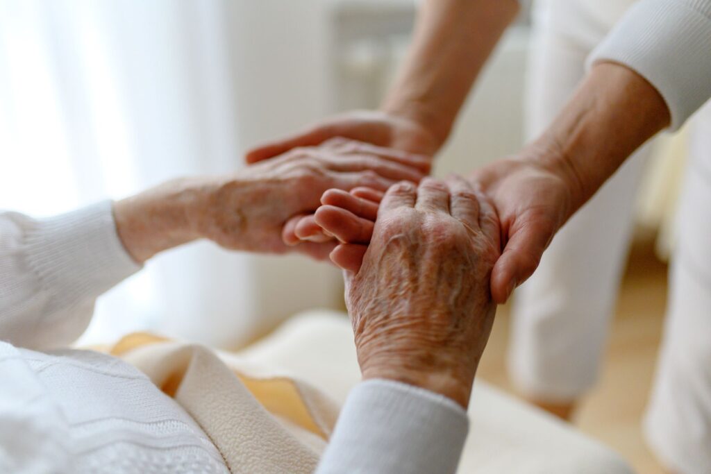 senior Alzehimer en fin de vie accueilli en ehpad