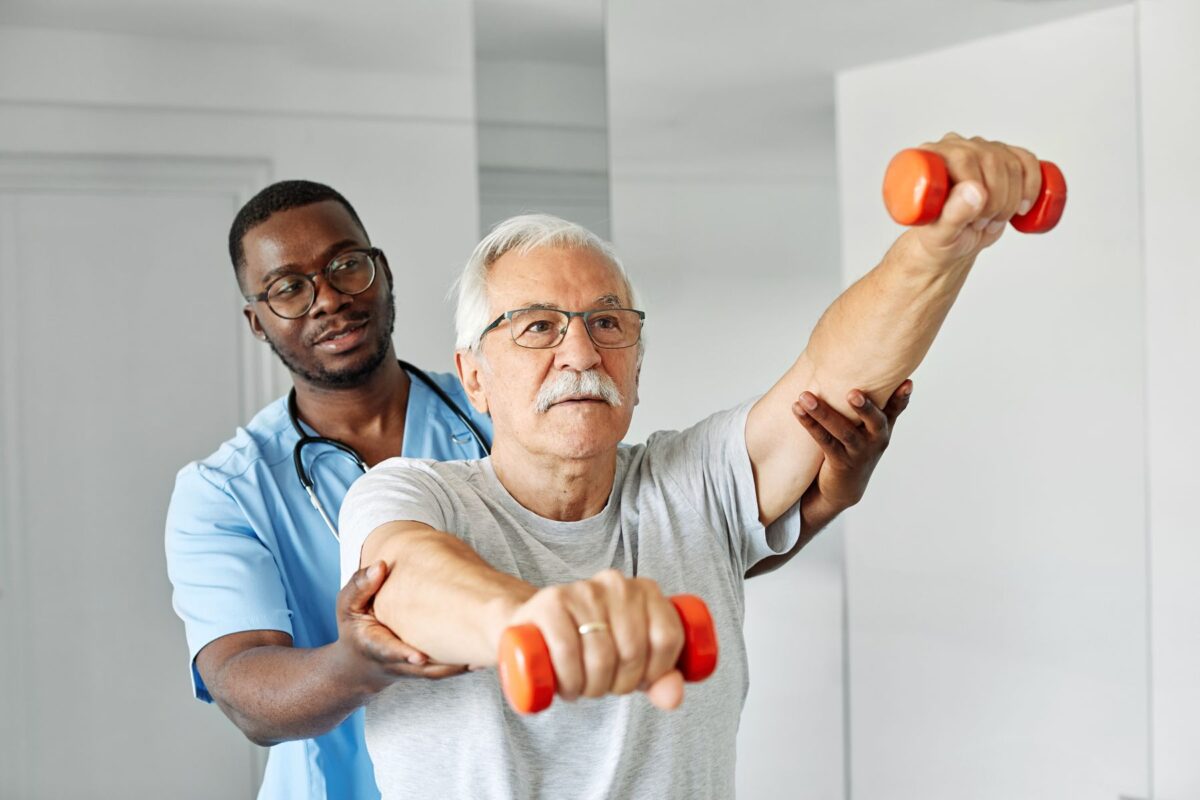 Parkinson et ergothérapie en EHPAD : le rôle méconnu de l'ergothérapeute dans le maintien de l'autonomie