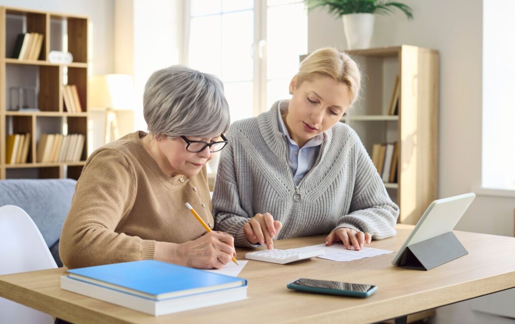 senior demandant à bénéficier de l'apa à domicile après l'évaluation de son gir