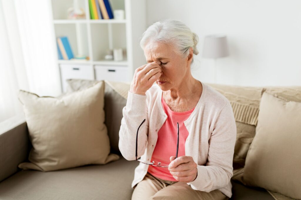 Senior qui présente des signes de fatigue