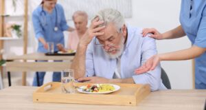 Alzheimer et refus d'alimentation en EHPAD : ce que l'établissement peut faire et ce que la famille peut exiger