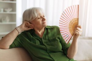 Votre parent souffre de la chaleur à domicile quelles solutions existent pendant les épisodes de canicule