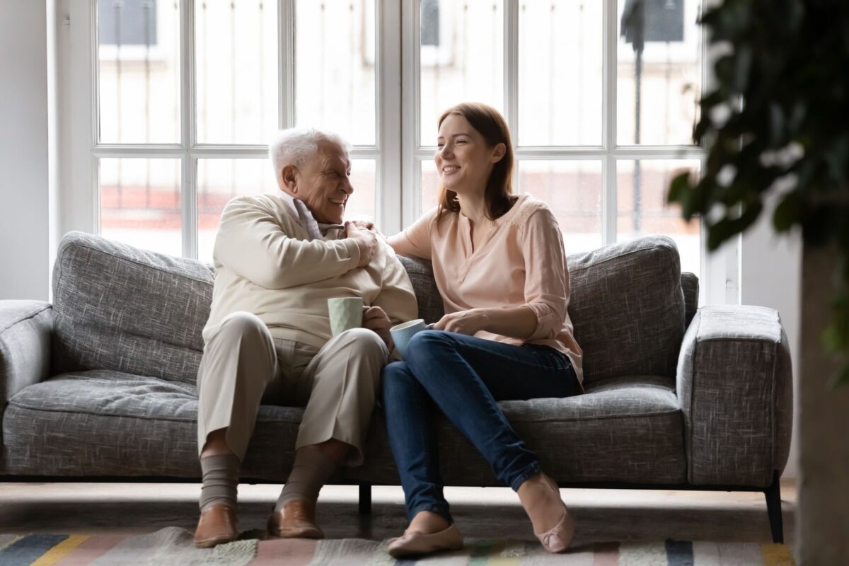 Résidence senior : quand ça ne suffit plus, les signaux de bascule vers l'EHPAD