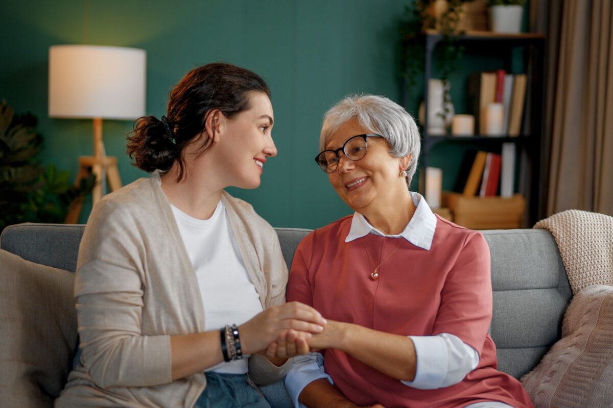 Transmission aux familles en EHPAD : ce que l'établissement doit vous dire et ce qu'il oublie souvent