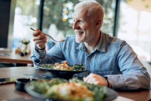 Repas mixés, textures modifiées comment un EHPAD accompagne les personnes âgées qui ont des difficultés à manger