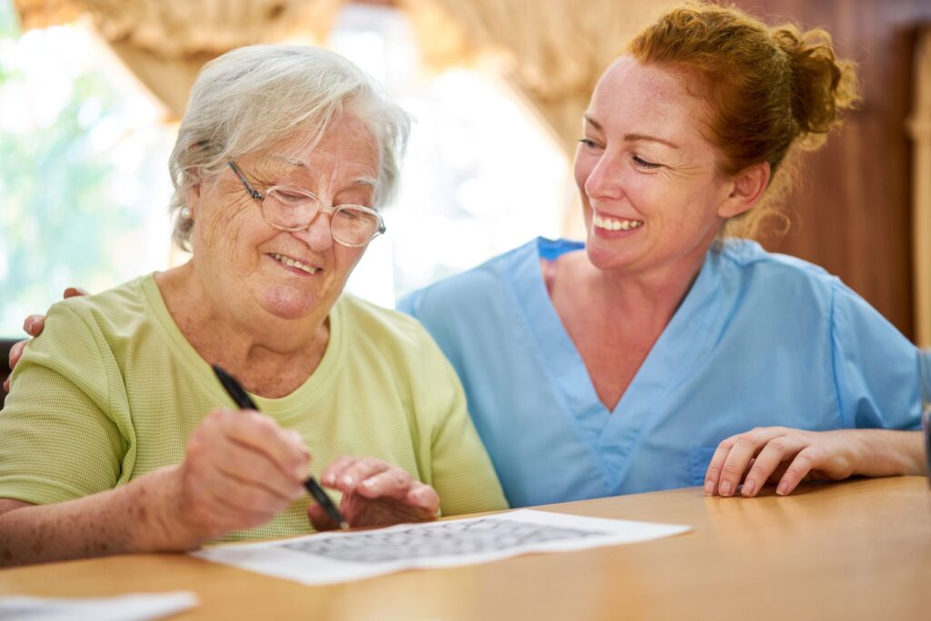 Senior qui bénéficie d'un bon accompagnement en EHPAD