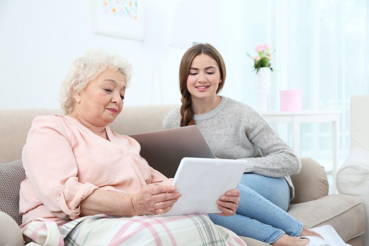 Unité Alzheimer en EHPAD : les 6 critères de qualité que les familles devraient vérifier en visite