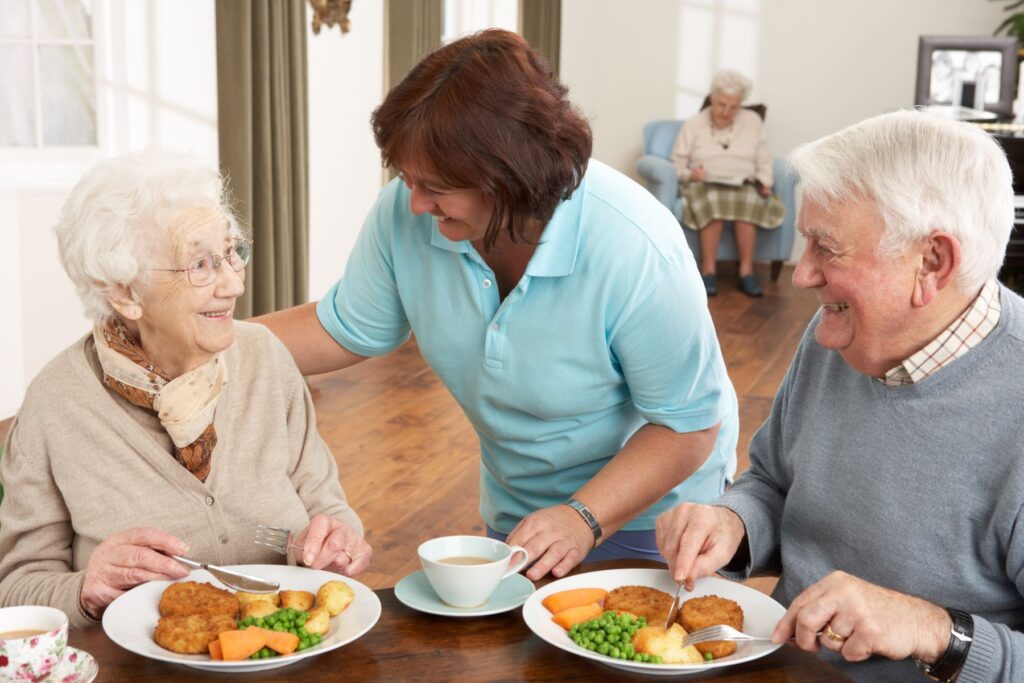 seniors dépendants qui ont besoin de repas avec des textures adaptées