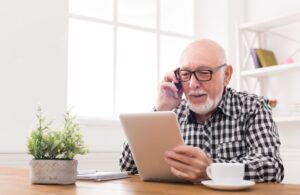 EHPAD associatif : pourquoi ce modèle coûte souvent moins cher et ce que ça implique pour les familles