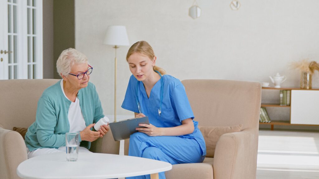 famille accompagnant le senior avant une entrée en ehpad