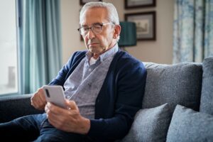 Résidence senior : les 5 raisons pour lesquelles certains résidents repartent dans la première année