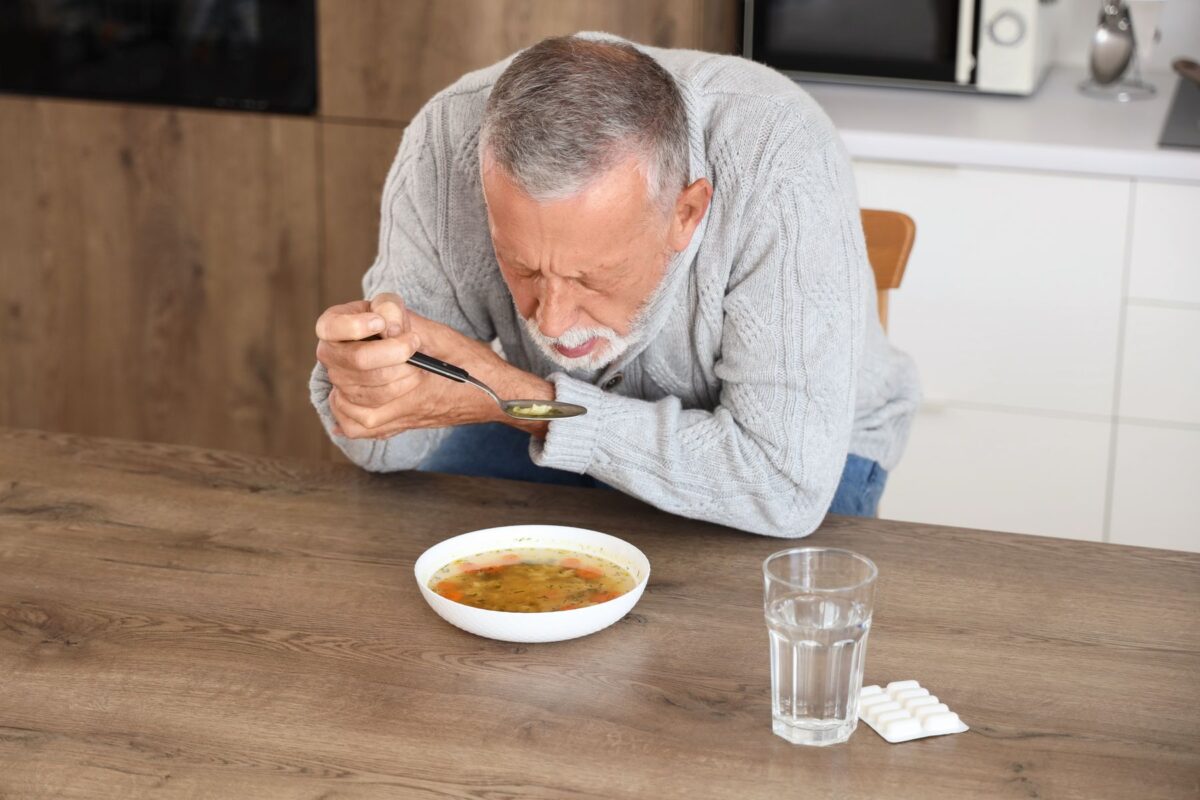 Parkinson et troubles de la déglutition en EHPAD : les questions à poser sur les repas