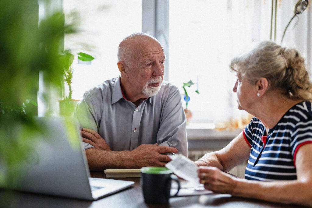 senior avec une bonne retraite cherchant des financements pour l'ehpad